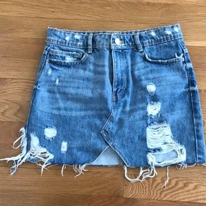 Zara XS distressed jean skirt